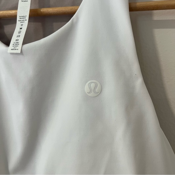 Lululemon Athletica White V-Waist Cropped Tennis Tank Top US12 - Picture 4 of 4